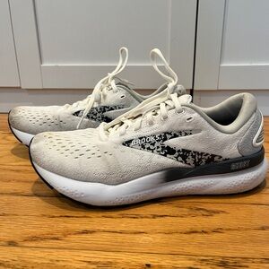 Brooks Women's Ghost 16- White and Black